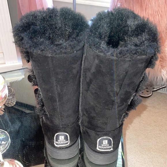 Like New Black Suede & Faux Fur White Mountain Boots - Picture 13 of 13